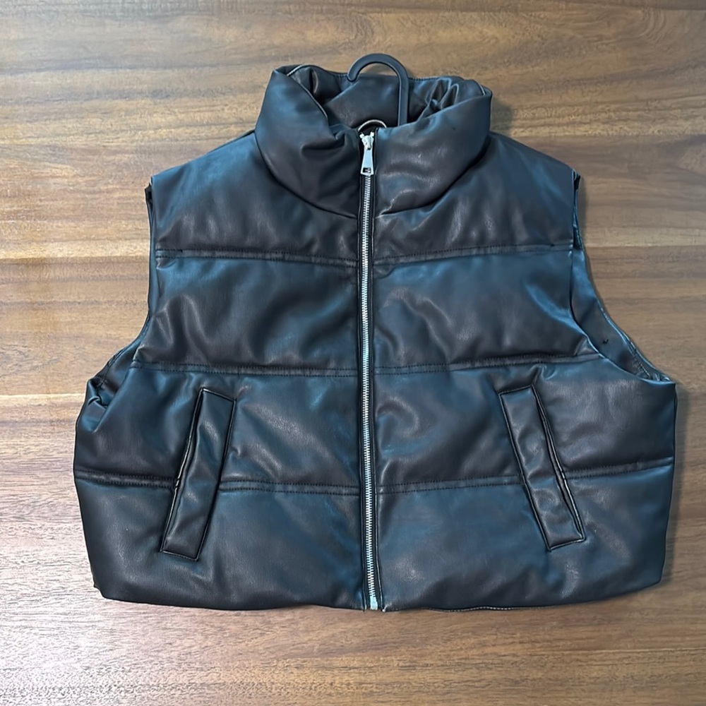 Black puffer faux leather  cropped vest